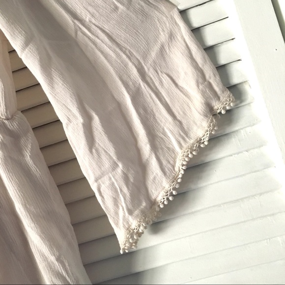 ROMEO & JULIET Crochet Detailed Ivory ROMPER - Picture 5 of 8